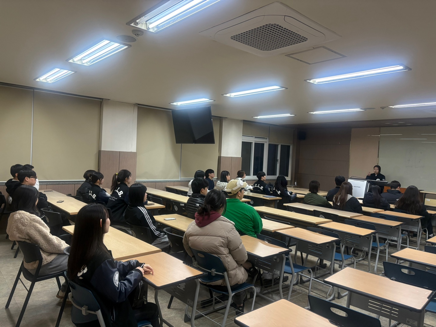 오리엔테이션 & 주 별 발표 조 정하기